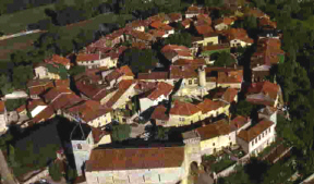 Perouges aus der Luft